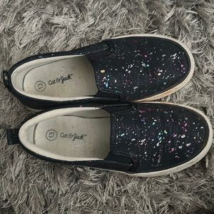 Slip on style tennis shoes